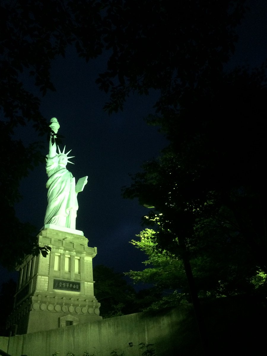 青森いちょう公園自由の女神3